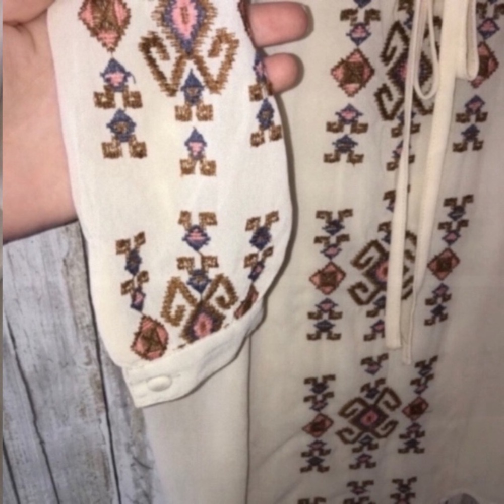 Blu Pepper Vintage Embroidered Blouse - Picture 3 of 4